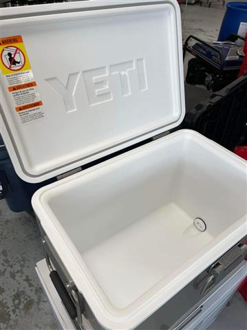 Yeti coolers and flask CANADA image 3