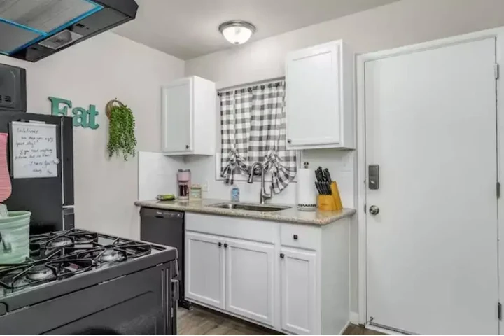 $1625 : Fresno Apt 1 Bed image 3
