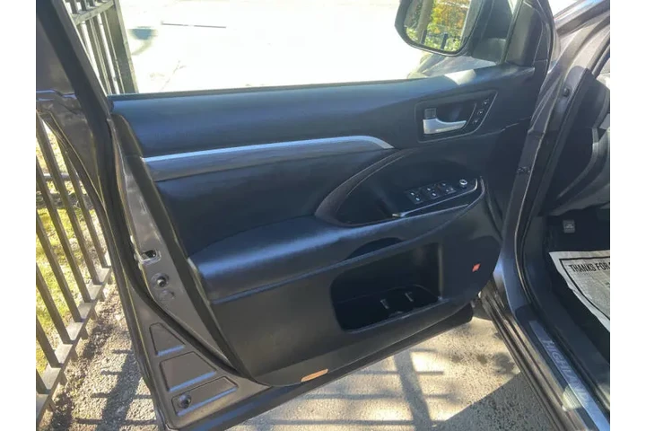 $17999 : 2018 Highlander Limited image 9