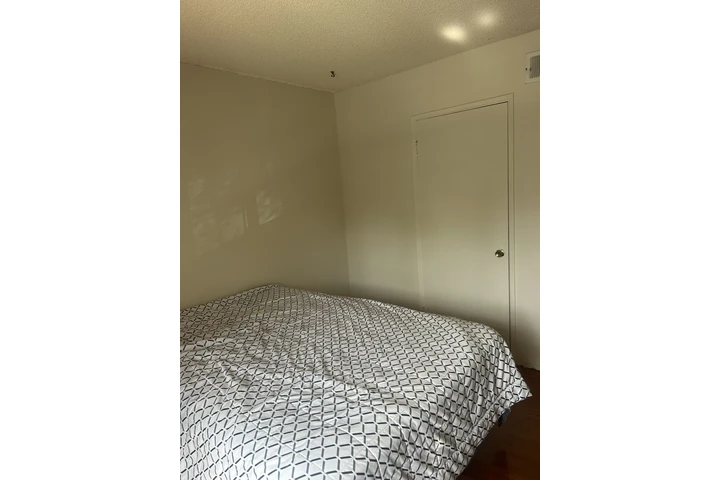 $1200 : Recamara en renta image 1