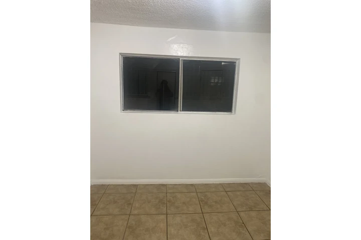 $1000 : Se renta cuarto image 4