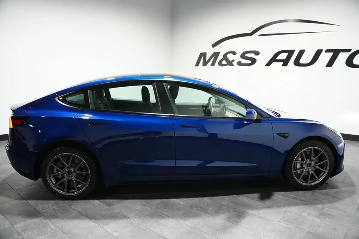 $22990 : 2022 Model 3 image 8