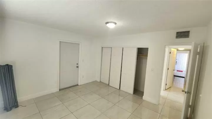 $2998 : Rento casa Coral Gables  airpo image 6