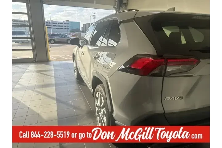 $21683 : Toyota RAV4 2019 Limited 4dr image 6