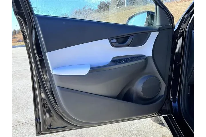 $21927 : Hyundai KONA 2023 AWD SEL 4d image 10