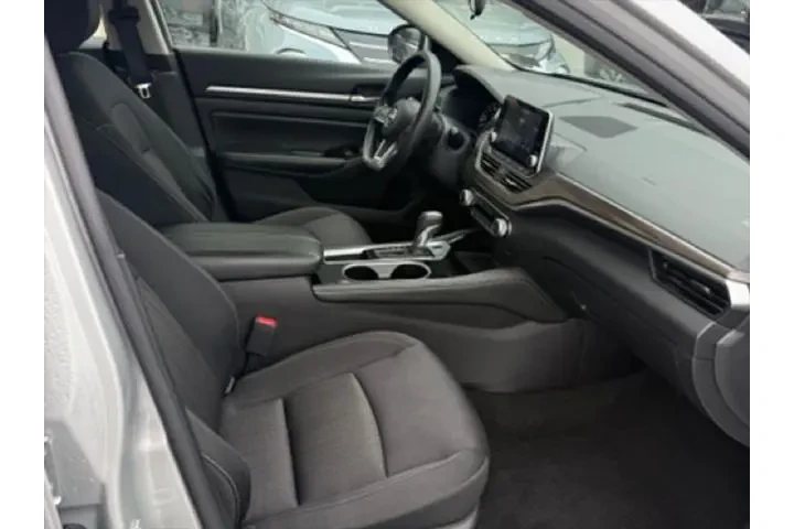 $17960 : Nissan Altima 2023 2.5 SV 4d image 6