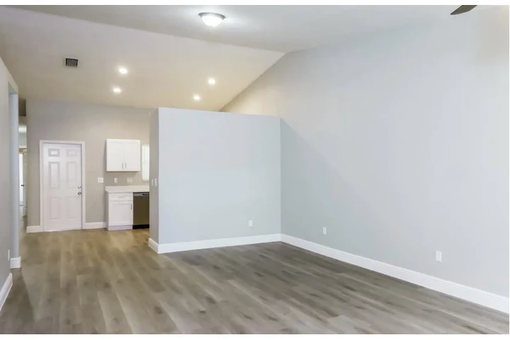 $2700 : Affordable for move in image 1