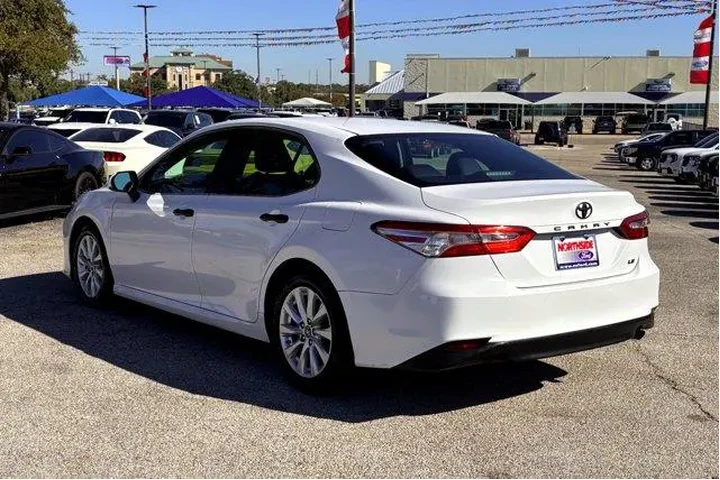 $14977 : Toyota Camry 2018 SE 4dr Sed image 5