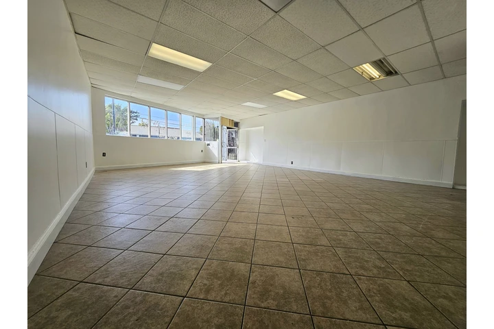 $2800 : Local comercial en South Gate image 4
