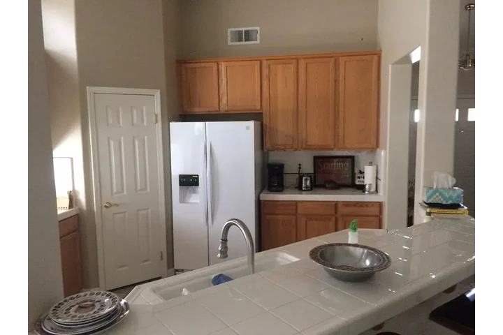 $1300 : 9810 Portland Rose Ave, Bakers image 3