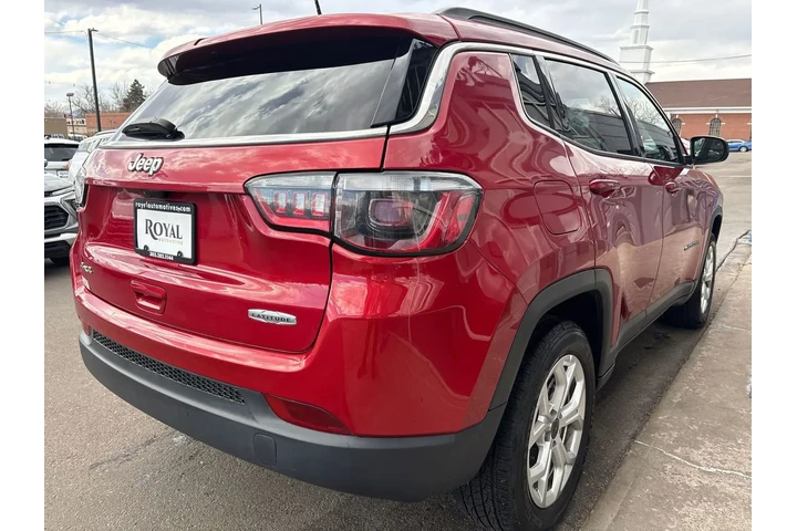 $18995 : 2025 Compass Latitude 4x4 image 4