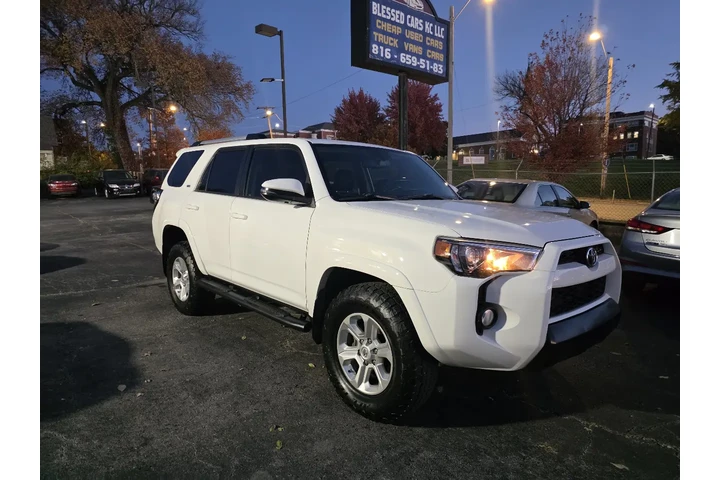 $23000 : 2019 4Runner SR5 4WD image 4