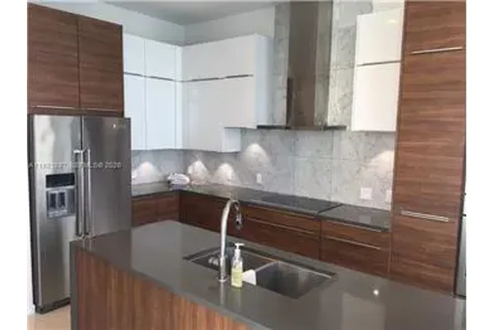 $8500 : Rental property with 3 bedro image 6