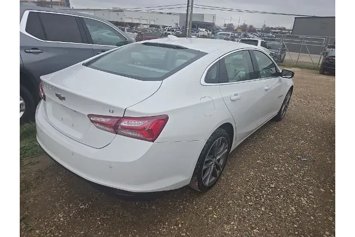 $19857 : Chevrolet Malibu 2024 LT 4dr image 3