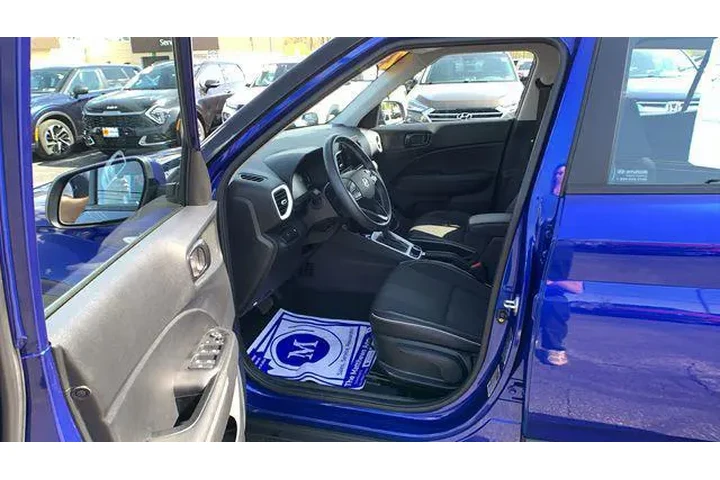 $18385 : Hyundai VENUE 2023 Limited 4 image 9