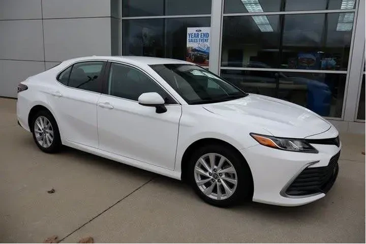 $23500 : Toyota Camry 2021 LE 4dr Sed image 1