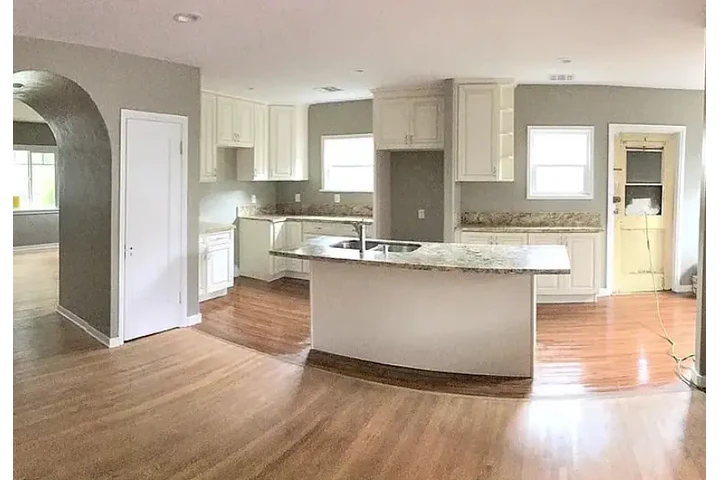 $1399 : Pasadena. Remodeled in 2017 image 1