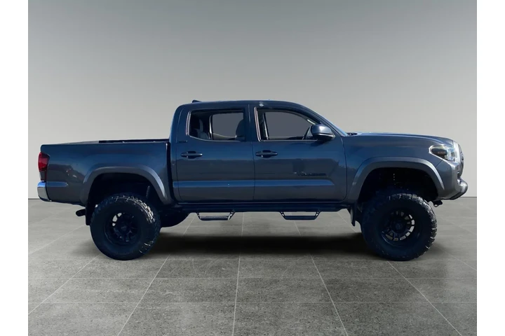 $23076 : Toyota Tacoma 2018 image 6
