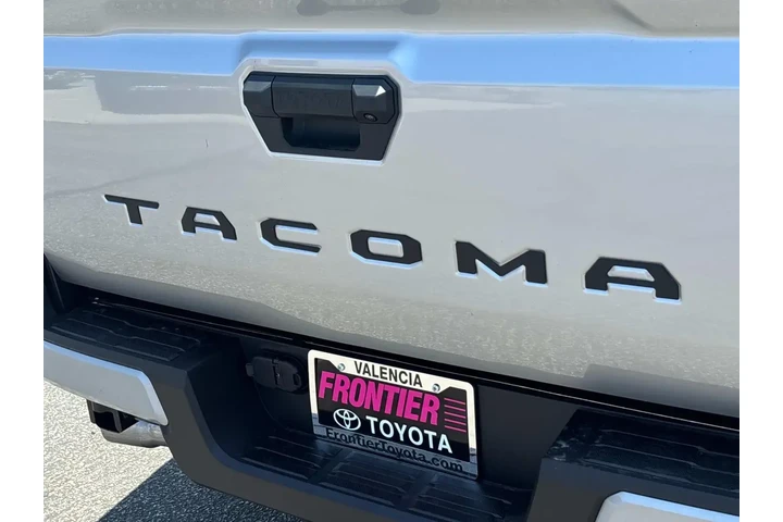 $35417 : Toyota Tacoma 2025 4x2 SR5 4 image 6