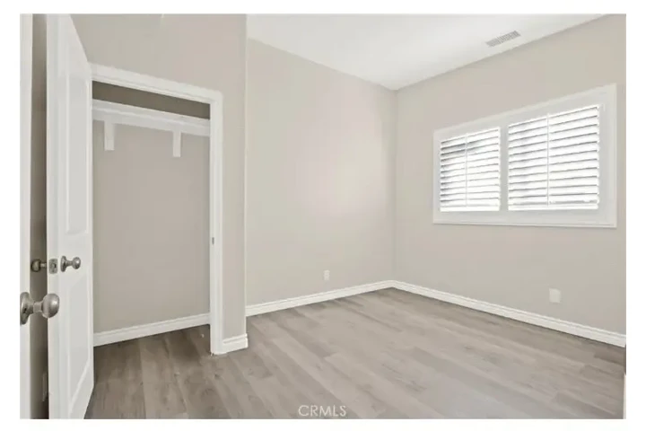 $1000 : Casa Nueva Cerca de Paramount image 5