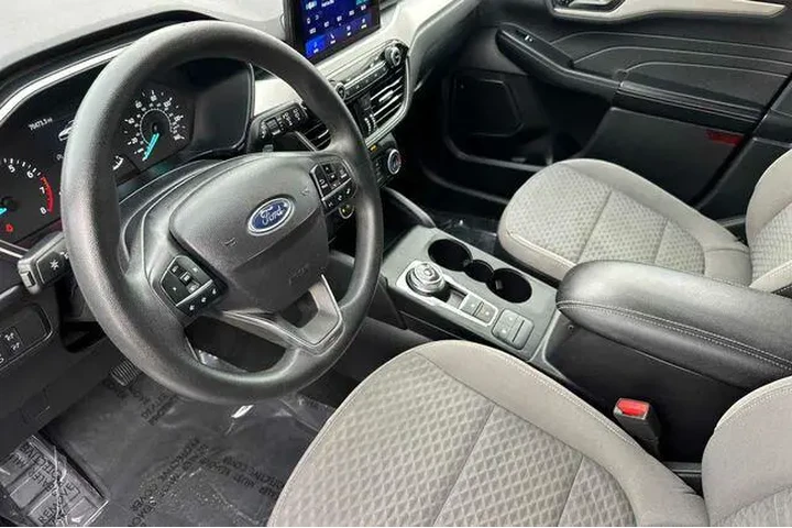 $14925 : Ford Escape 2022 SE 4dr SUV image 4
