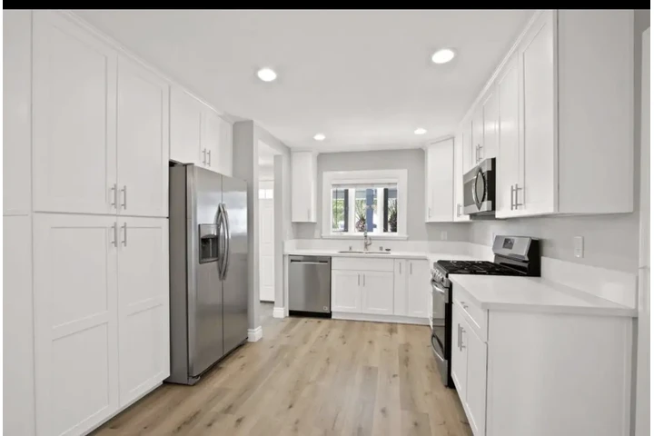 $1900 : Spacious 2 Bedrooms 2Bath Home image 4