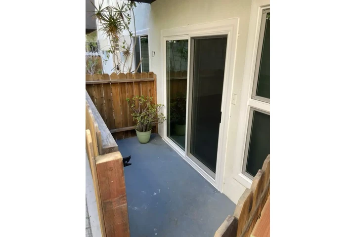 $2000 : 2Bed/2Bath Apt  for rent in LA image 3