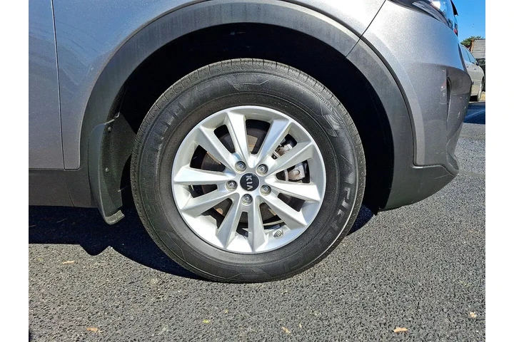 $17800 : 2019 Sorento LX 2WD image 8