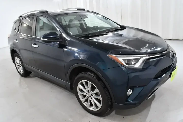 $17955 : Toyota RAV4 2017 AWD Limited image 5