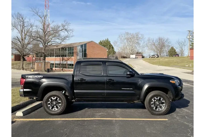 $23999 : 2017 Tacoma TRD Off-Road image 2