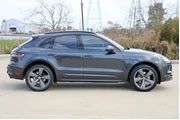 $38350 : Porsche Macan 2022 AWD 4dr S thumbnail