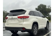 $17999 : 2017 Highlander XLE thumbnail