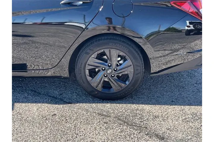 $17897 : Hyundai ELANTRA 2023 SEL 4dr image 5