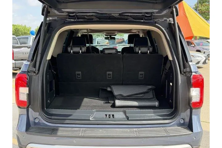 $37003 : Ford Expedition 2022 4x2 XLT image 8