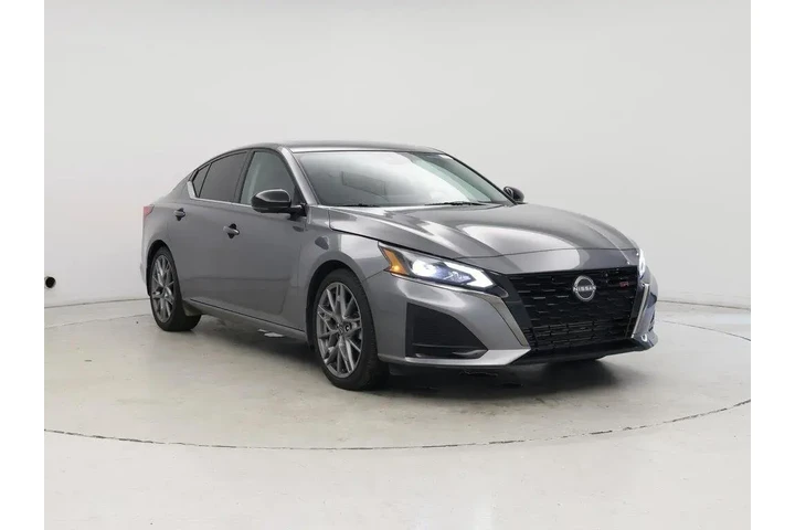 $27998 : Nissan Altima 2024 2.0 SR 4d image 1