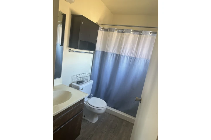 $850 : Rento cuarto con baño image 2