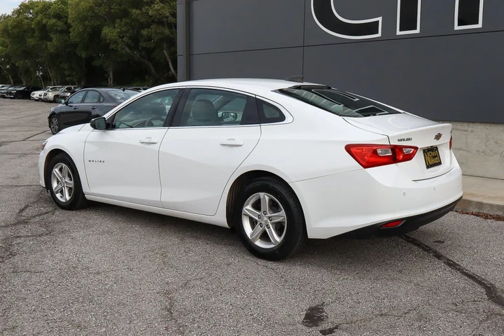 $16988 : 2020 Malibu LS image 6