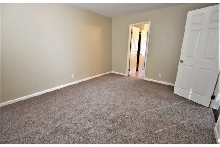 $1900 : 2 bedroom house in south LA image 5
