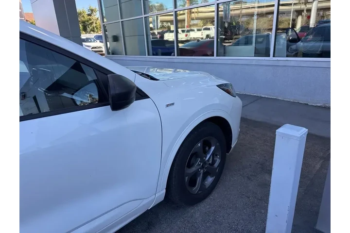 $23299 : Ford Escape 2023 ST-Line 4dr image 8