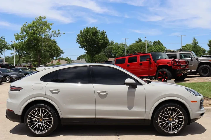 $52995 : 2022 Cayenne Platinum Edition image 6