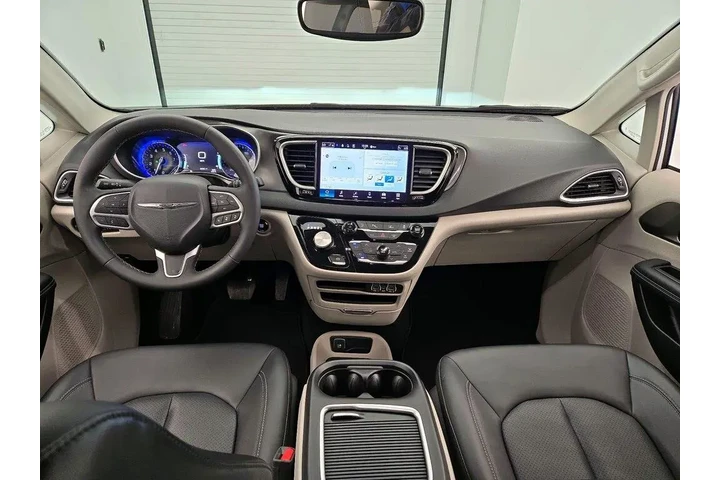 $30998 : Chrysler Pacifica 2024 Touri image 9