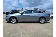 $19988 : Chevrolet Malibu 2024 LT 4dr thumbnail