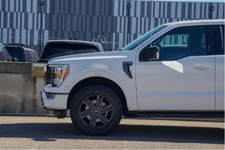 $34995 : Ford F-150 2021 4x4 XLT 4dr image 7