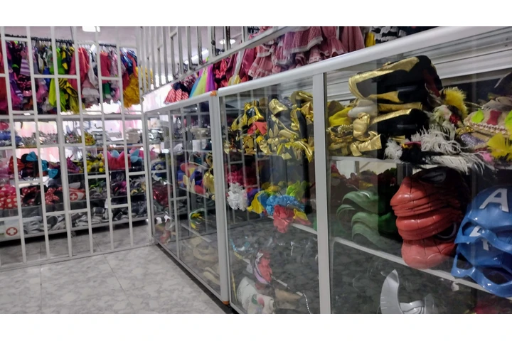 Se vende casa de Disfraces. image 6