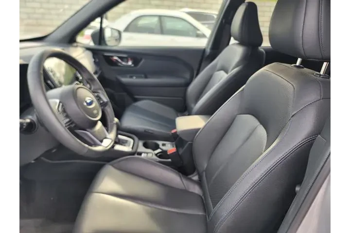 $33797 : Subaru Forester 2025 AWD Lim image 5