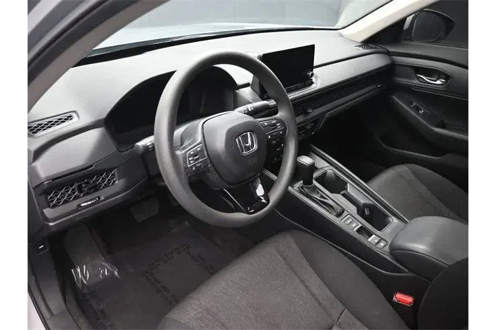 $22838 : Honda Accord 2024 LX 4dr Sed image 4