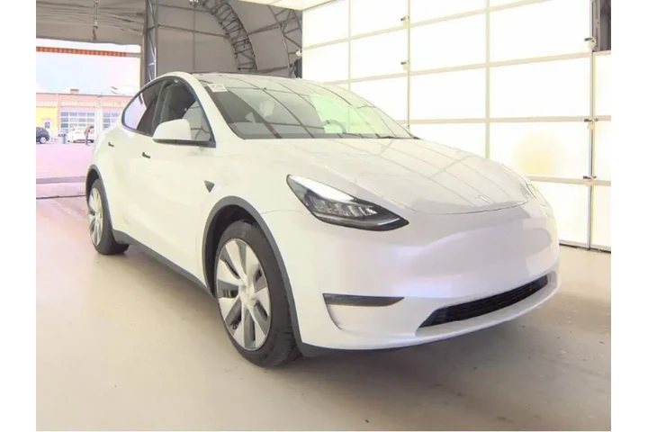 $25893 : Tesla Model Y 2023 AWD 4dr C image 4