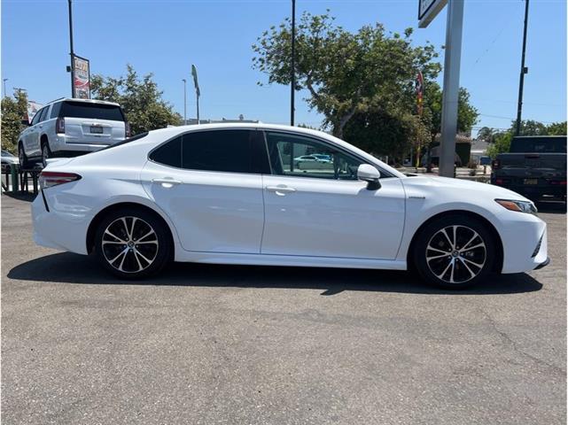 2019 TOYOTA CAMRY HYBRID image 1