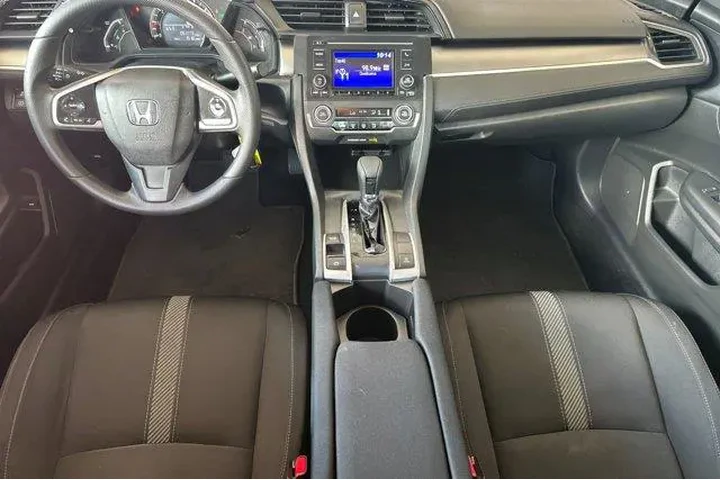 $18000 : Honda Civic 2016 LX 4dr Seda image 6