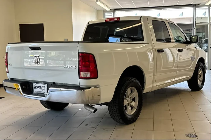 $29986 : Ram 1500 Classic 2023 4x4 SL image 4